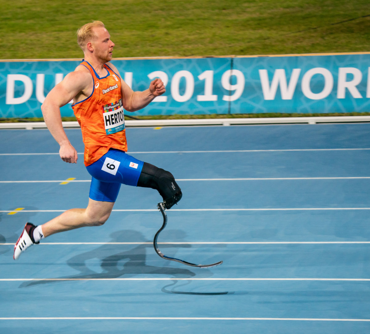 Ronald wins gold on the Obsidian Sprint Blade